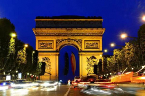 Champs-Elysées - Arc de Triomphe - 4 people